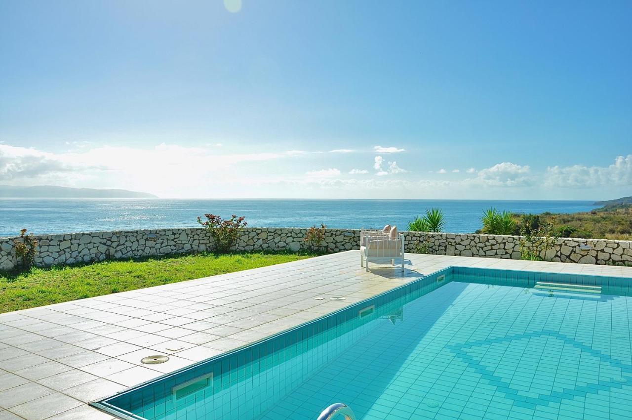Seafront Villa Kefaloniaprivatevillas トラペザキ エクステリア 写真